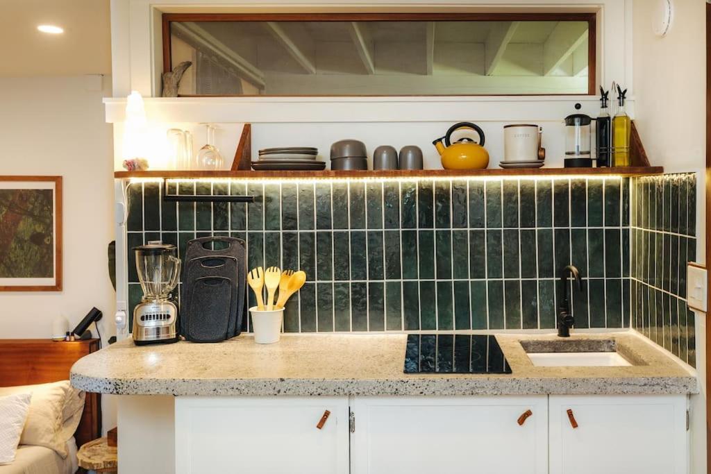 The Pohaku Studio At The Koi House ไคลัวโคนา ภายนอก รูปภาพ