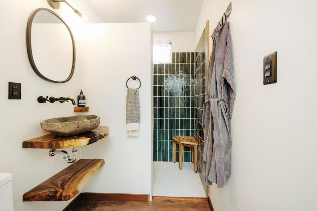 The Pohaku Studio At The Koi House ไคลัวโคนา ภายนอก รูปภาพ