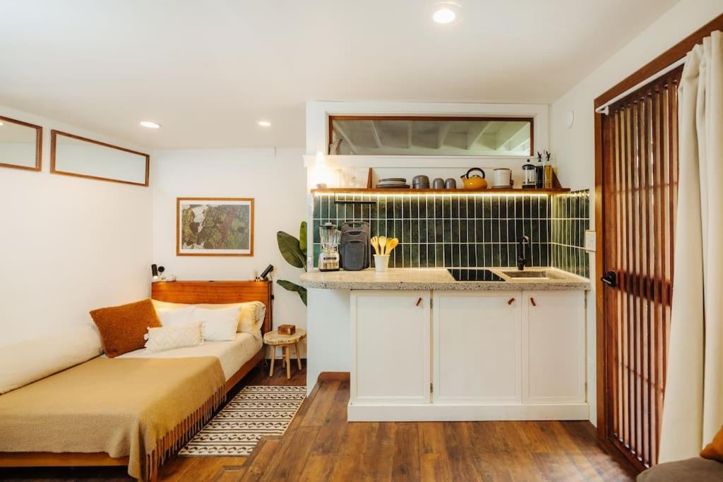 The Pohaku Studio At The Koi House ไคลัวโคนา ภายนอก รูปภาพ